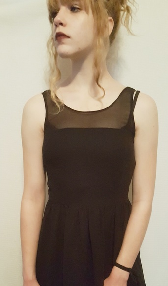 Kenise dress - Picture 1 of 8